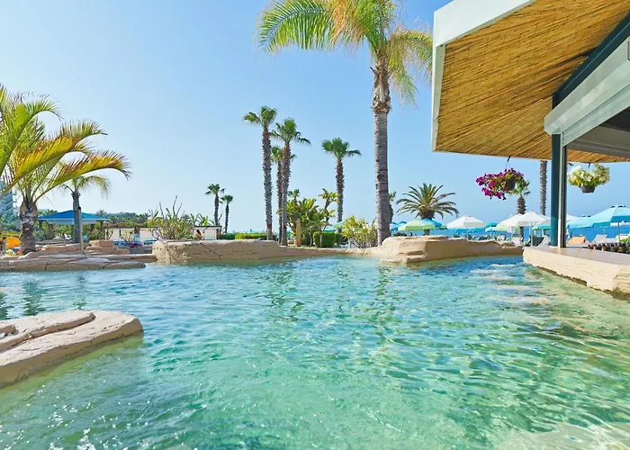 Ξενοδοχείο Leonardo Cypria Bay 4*