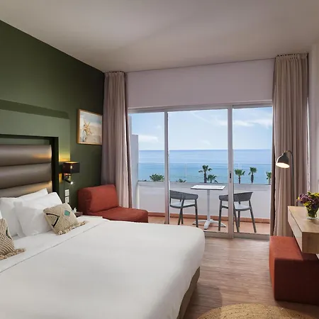 Hotel Leonardo Cypria Bay 4*