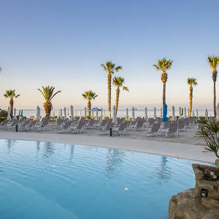 Leonardo Cypria Bay 4*