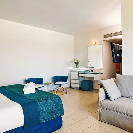 Leonardo Cypria Bay 4*