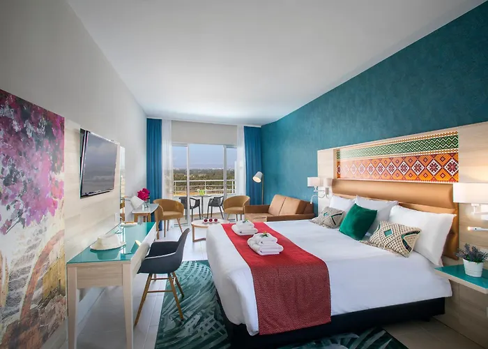 Отель Leonardo Cypria Bay 4*