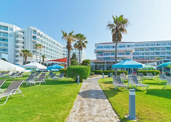 Leonardo Cypria Bay Отель