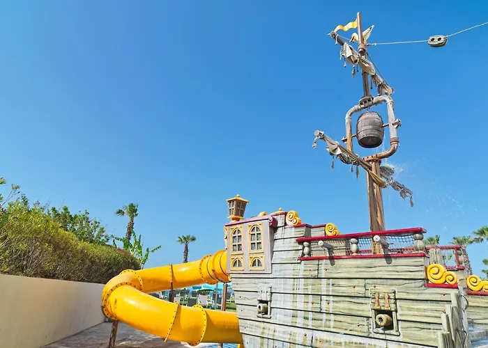 Leonardo Cypria Bay Отель