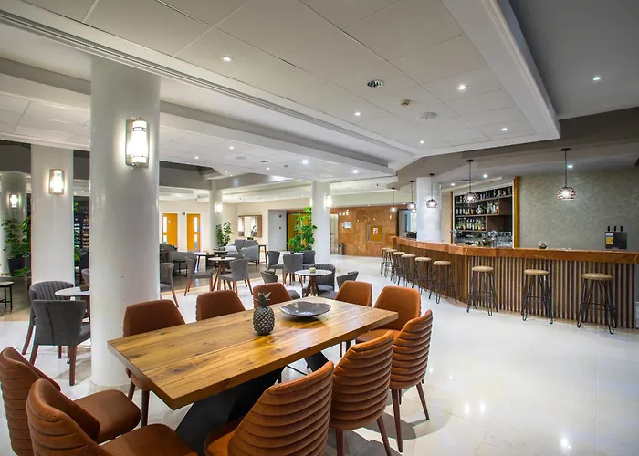 Leonardo Cypria Bay מלון 4*