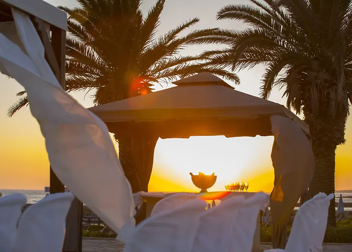 Hotel Leonardo Cypria Bay 4*