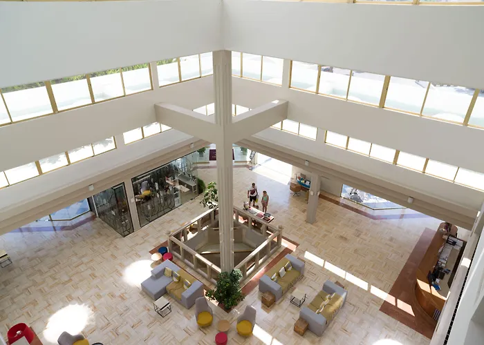 Leonardo Cypria Bay מלון 4*