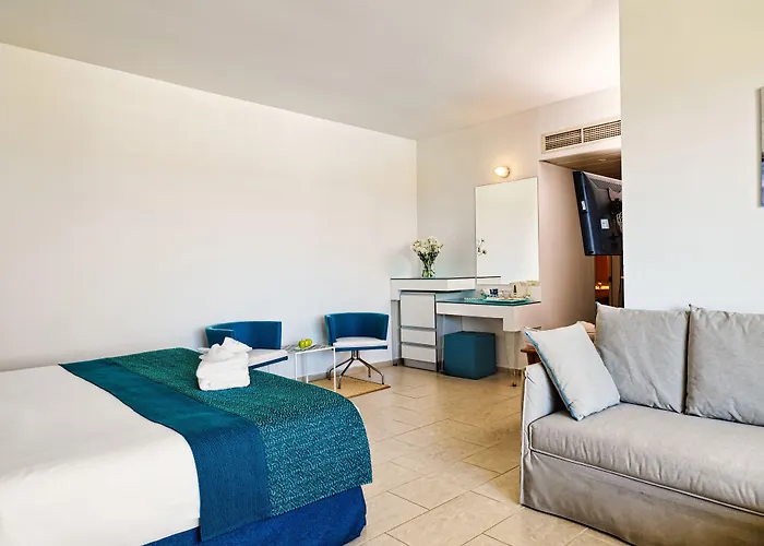 Leonardo Cypria Bay 4*