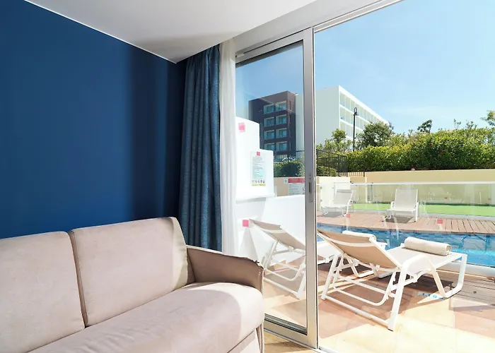 Hotel Leonardo Cypria Bay 4*