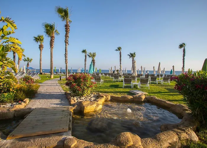 Отель Leonardo Cypria Bay